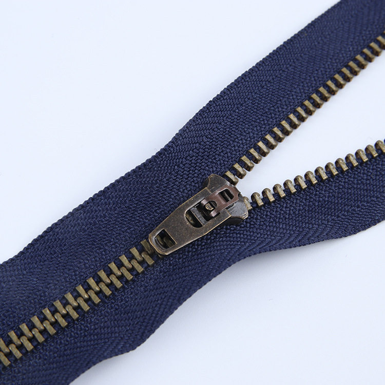 Metal zipper